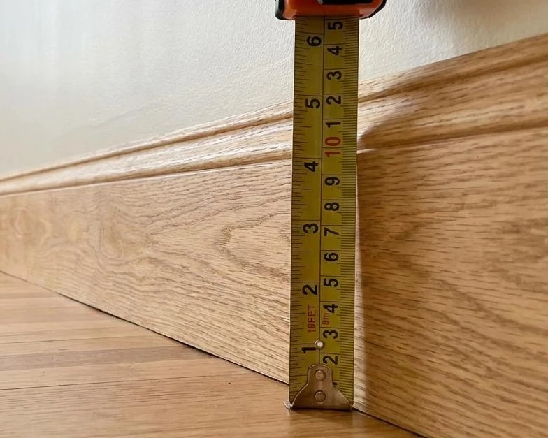 ارتفاع استاندارد قرنیز چوبی برای خانه‌ها چقدر است؟