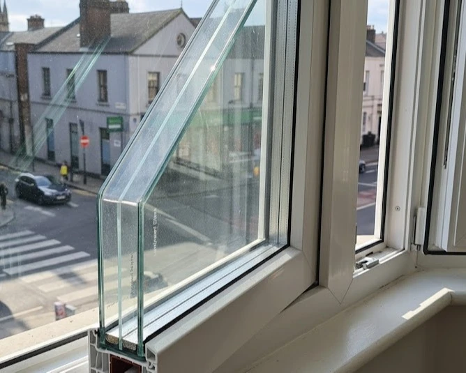 مزایای امنیتی ترکیب شیشه سکوریت و شیشه لمینت چیست؟